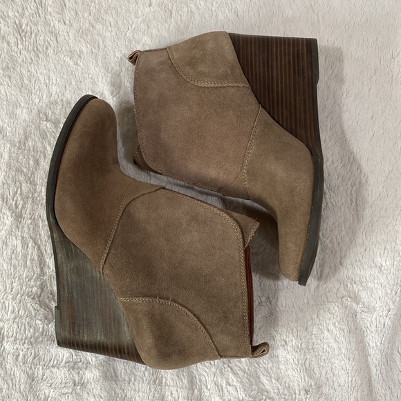 Lucky Brand Yasmin Tan Wedge Booties Size 10M - Picture 4 of 9